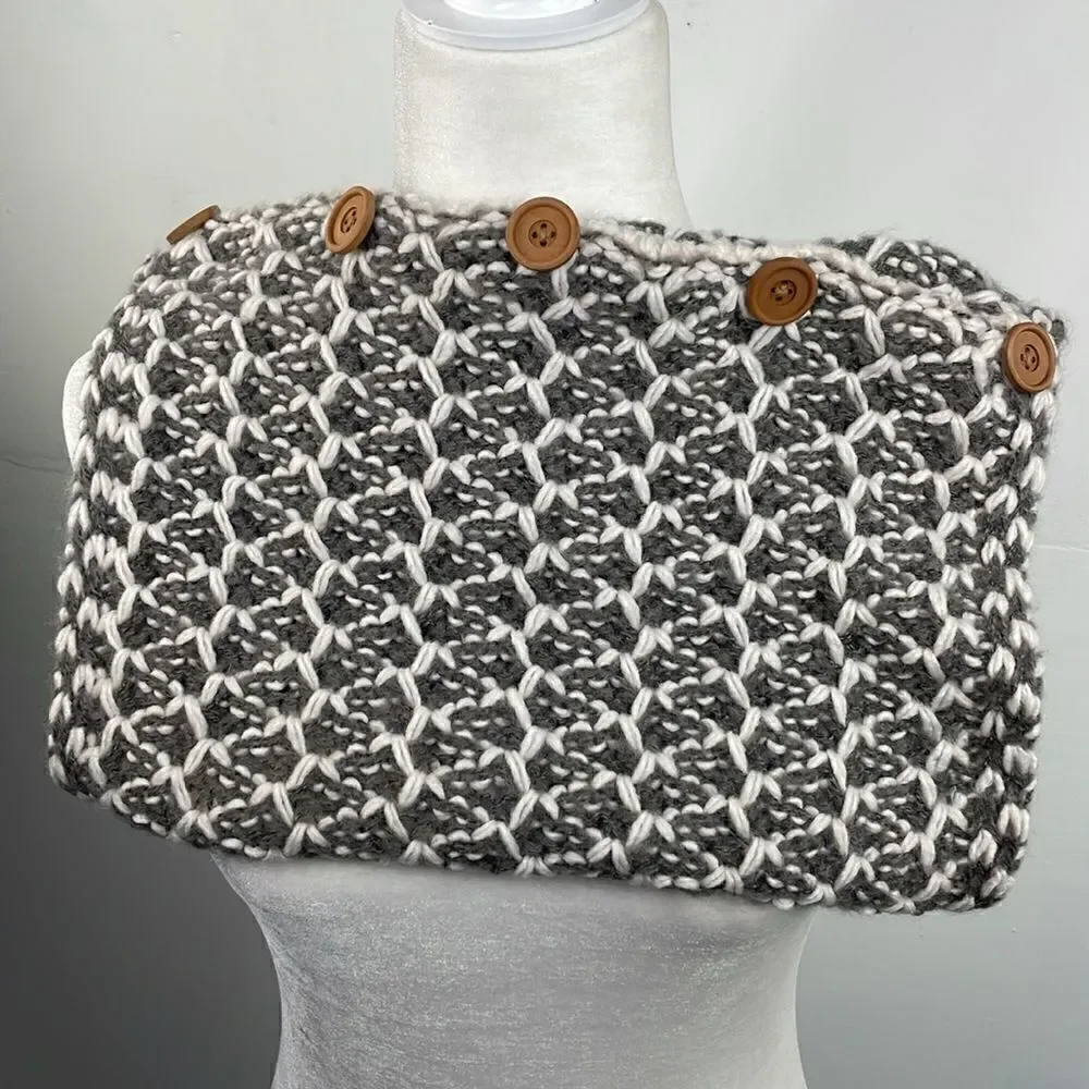 Simply Noelle Chunky Knit Scarf with Buttons Gray and White